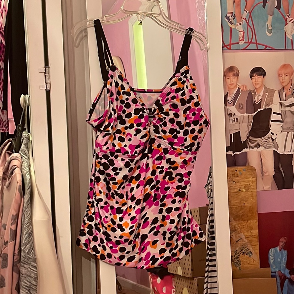 Multi color swim tank